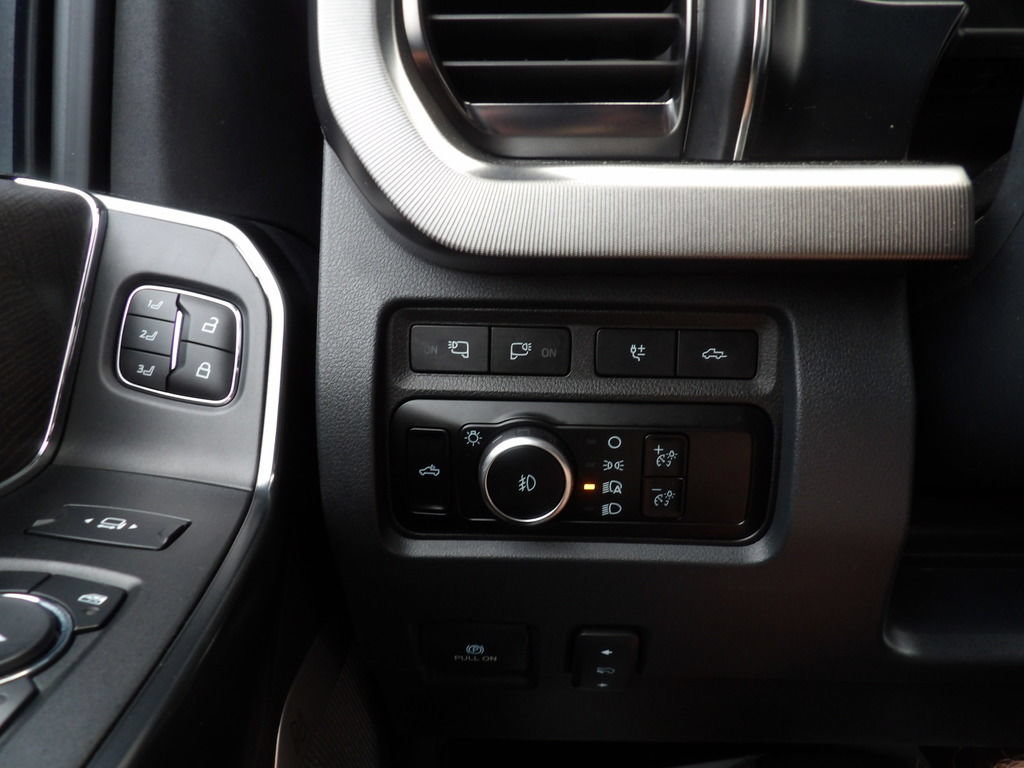 Used 2023 Ford F250 Platinum w/ Tremor Off-Road Package AWD/4WD image 19