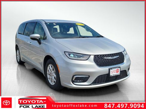Used 2023 Chrysler Pacifica Touring-L FWD image 1