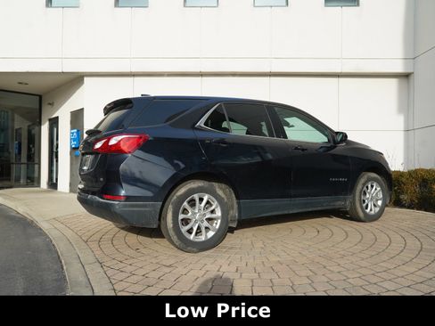 Used 2020 Chevrolet Equinox LT w/ Driver Convenience Package image 3