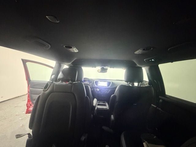 New 2027 Chrysler Pacifica Select AWD/4WD image 26