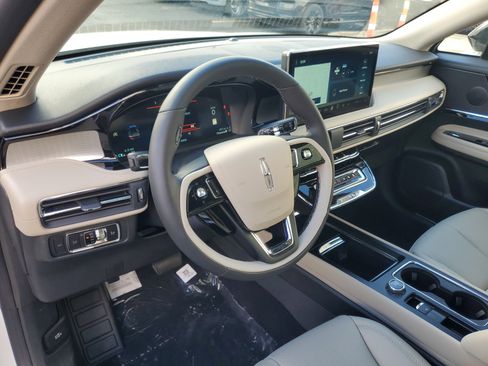 New 2026 Lincoln Corsair Premiere image 13