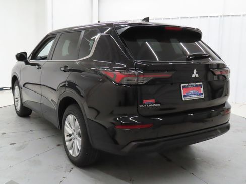 New 2026 Mitsubishi Outlander ES FWD image 5