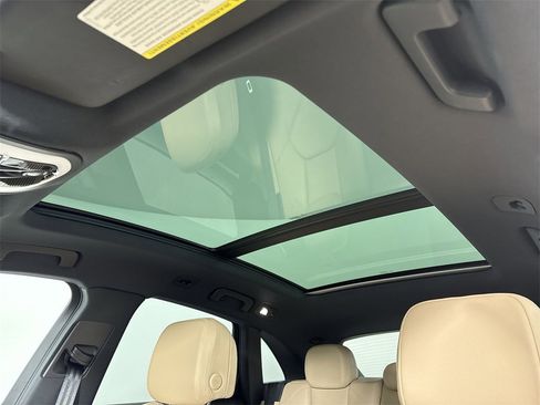 Certified 2022 Porsche Macan image 42