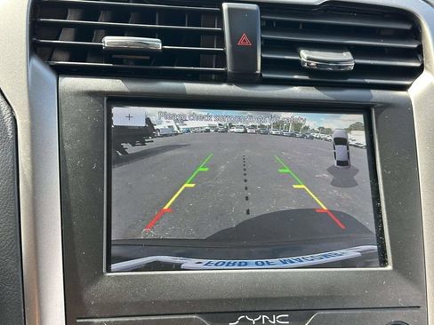 Used 2020 Ford Fusion SE FWD image 19