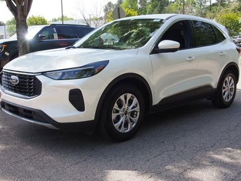 Certified 2023 Ford Escape Active w/ Tech Pack #2 FWD image 3