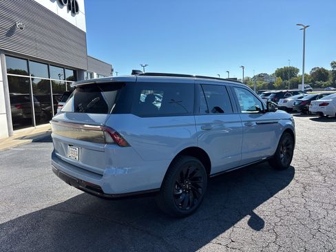 New 2025 Lincoln Navigator Reserve w/ Jet Appearance Package image 7