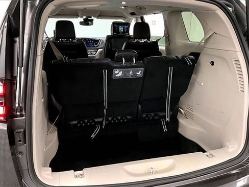 Used 2021 Chrysler Pacifica Touring-L w/ Uconnect Theater Family Group image 36