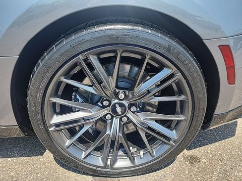 Used 2019 Chevrolet Camaro ZL1 RWD image 5