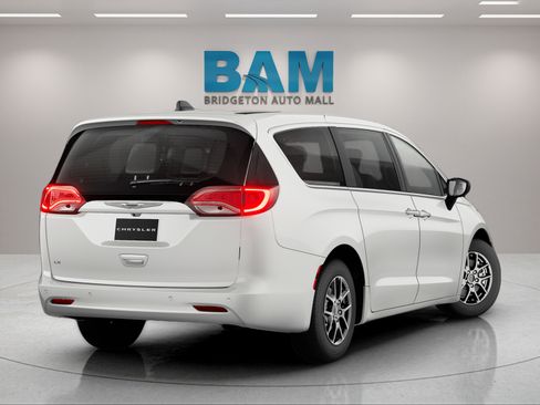 New 2027 Chrysler Pacifica LX FWD image 4