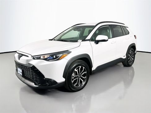 Certified 2024 Toyota Corolla Cross SE image 3