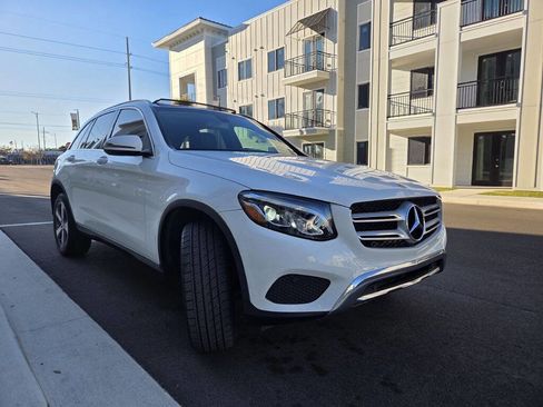 Used 2018 Mercedes-Benz GLC 300 w/ Premium Package image 4