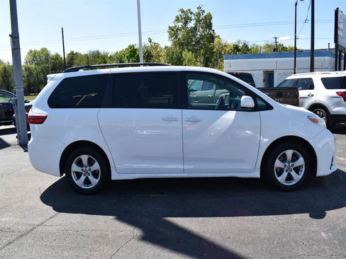 Used 2020 Toyota Sienna LE image 4
