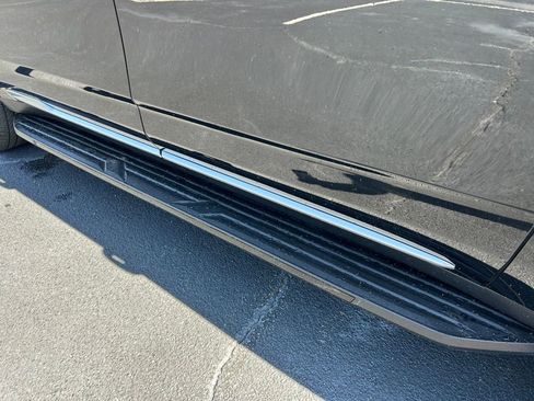 Used 2024 Cadillac Escalade ESV Premium Luxury image 28