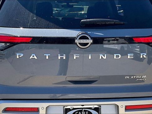 Used 2024 Nissan Pathfinder Platinum AWD/4WD image 24