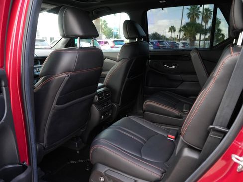 Used 2025 Honda Pilot TrailSport image 19