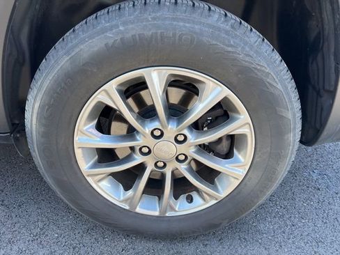 Used 2019 Jeep Cherokee Latitude Plus image 35