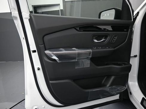 New 2026 Honda Pilot TrailSport image 6