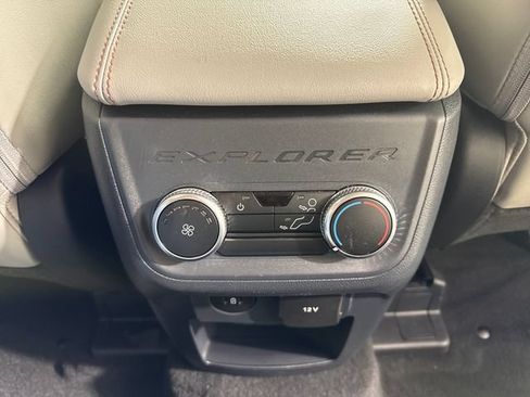 Used 2025 Ford Explorer Active w/ Active Comfort Package AWD/4WD image 27