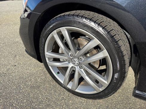 Used 2017 Volkswagen Passat 1.8T R-Line image 11