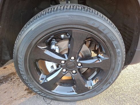 Certified 2023 Jeep Grand Cherokee Altitude image 8