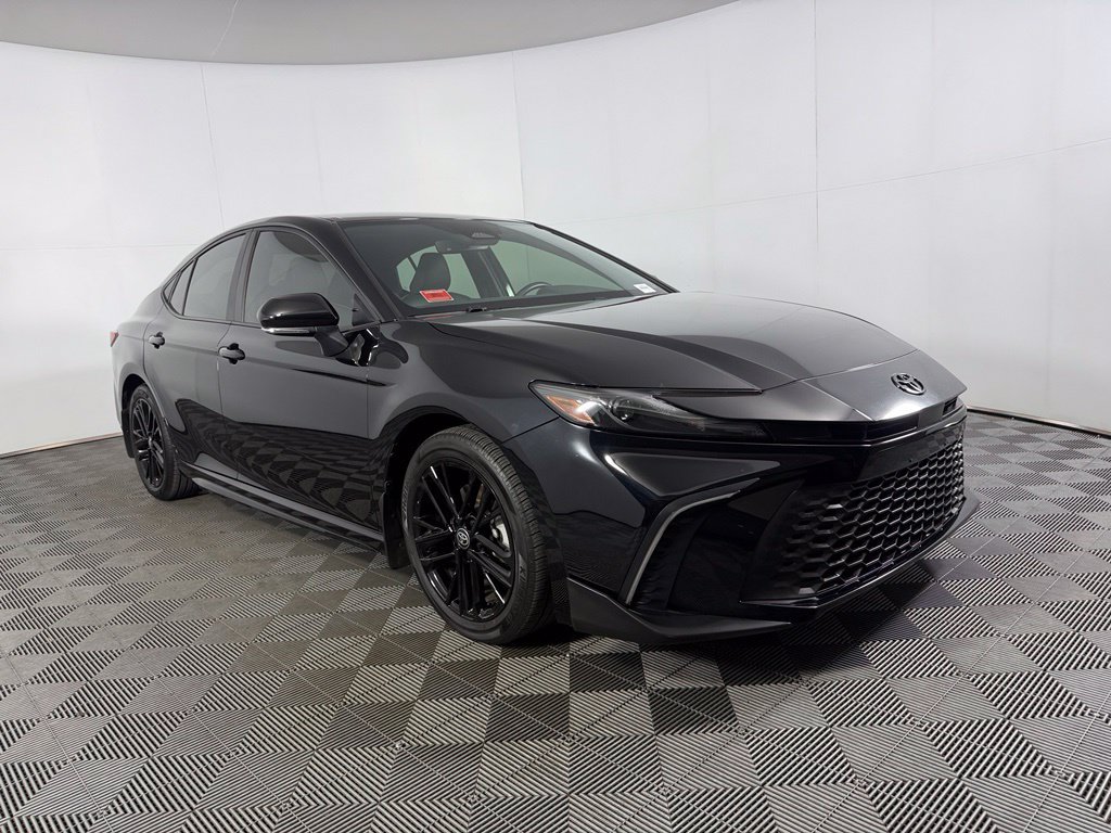 Used 2025 Toyota Camry SE w/ Convenience Package FWD image 4