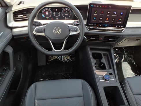 New 2026 Volkswagen Tiguan SE AWD/4WD image 18