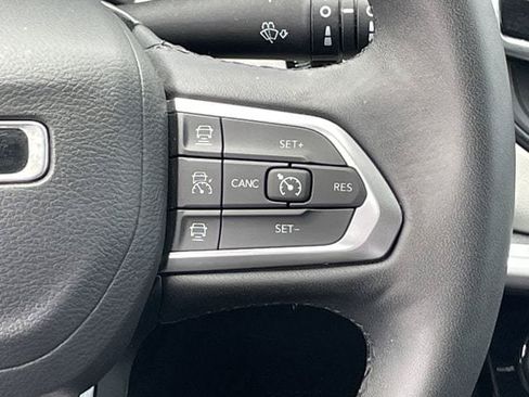 Used 2025 Jeep Compass Limited AWD/4WD image 15