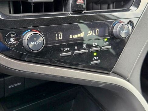 Used 2021 Toyota Camry XLE FWD image 17