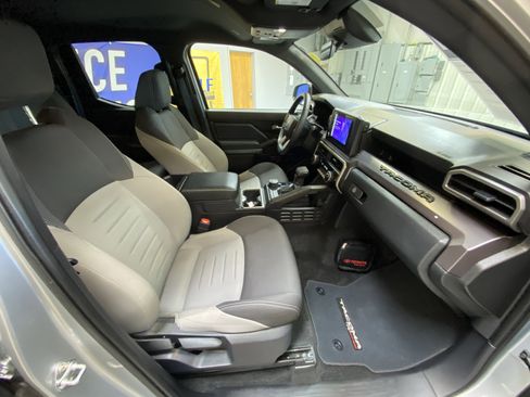 Used 2025 Toyota Tacoma TRD Off-Road image 27