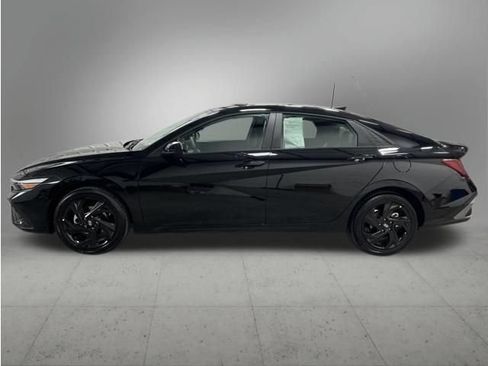 Used 2026 Hyundai Elantra Sport FWD image 2