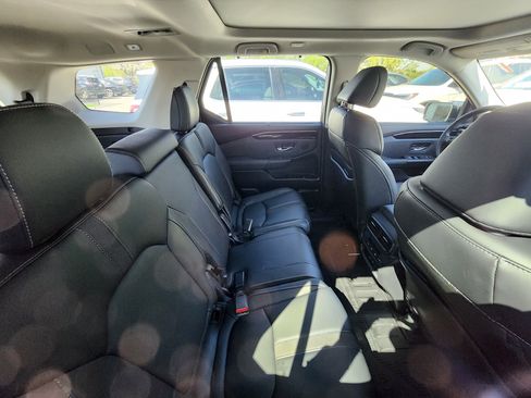 Used 2025 Honda Pilot Touring image 9