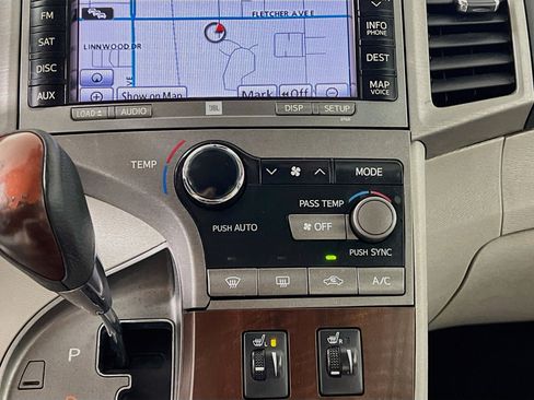 Used 2010 Toyota Venza AWD image 26