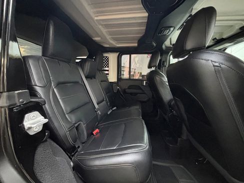 Used 2020 Jeep Wrangler Unlimited Sahara AWD/4WD image 34