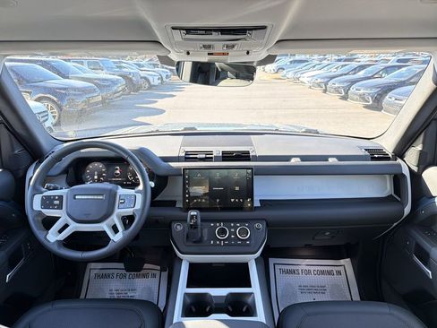 Used 2025 Land Rover Defender 110 S image 17