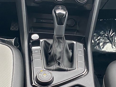 Certified 2022 Volkswagen Taos SEL w/ Panoramic Sunroof Package image 11