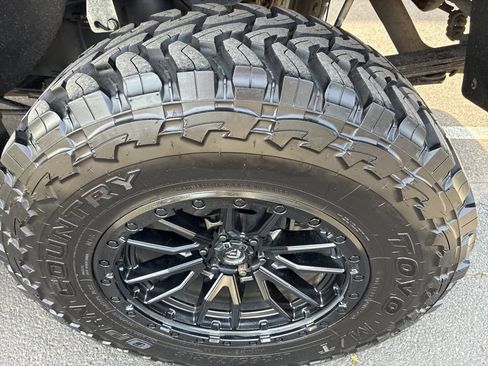 Used 2021 GMC Canyon AT4 w/ Driver Alert Package image 9