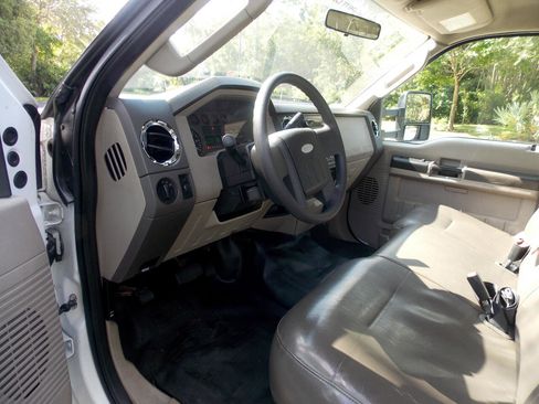 Used 2009 Ford F350 XL image 2
