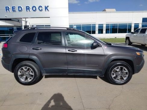 Used 2019 Jeep Cherokee Trailhawk w/ Cold Weather Group AWD/4WD image 2