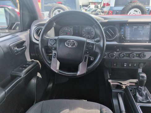 Used 2018 Toyota Tacoma TRD Off-Road AWD/4WD image 13