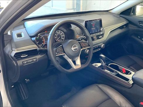 Used 2025 Nissan Altima 2.5 SR FWD image 4