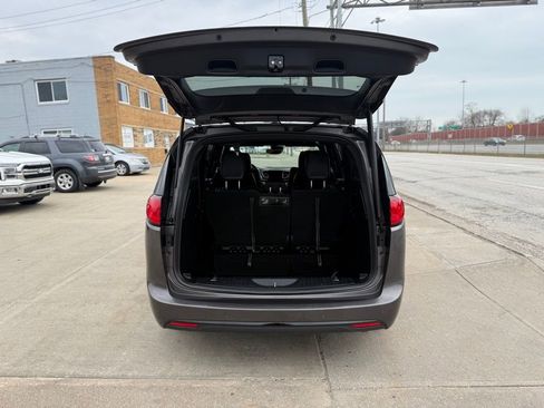Used 2020 Chrysler Pacifica Touring-L w/ Advanced Safetytec Group image 29