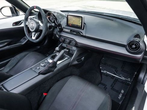 Used 2017 MAZDA MX-5 Miata Club w/ Brembo/BBS Package image 22