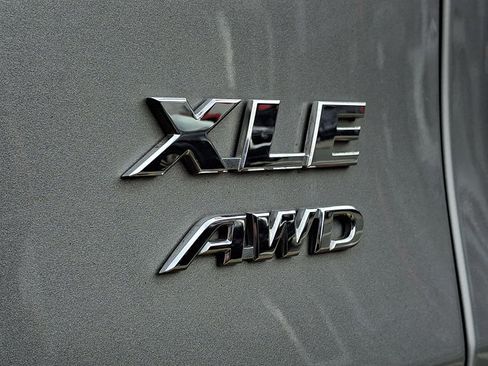 Used 2021 Toyota RAV4 XLE image 30