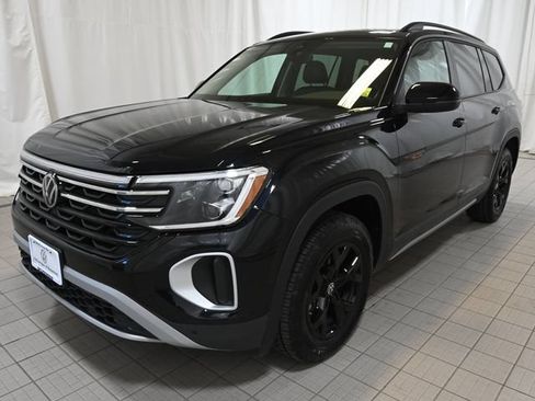 Used 2024 Volkswagen Atlas Peak Edition SE AWD/4WD image 18