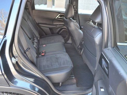 Used 2024 Mitsubishi Outlander SE image 34