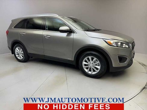 Used 2017 Kia Sorento AWD w/ LX Convenience Package image 7