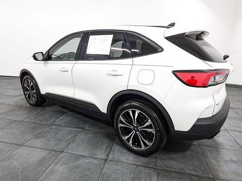 Used 2022 Ford Escape SE w/ SE Sport Appearance Package image 4