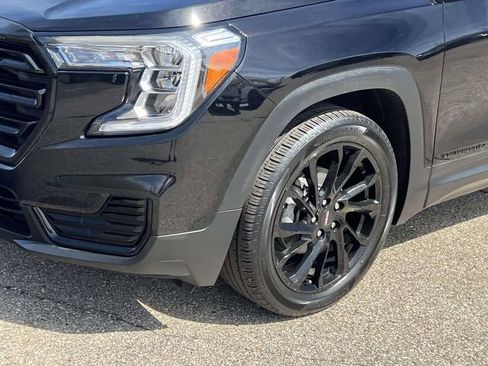 Used 2023 GMC Terrain SLE w/ Driver Convenience Package image 9