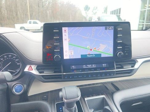 Used 2021 Toyota Sienna Platinum image 17