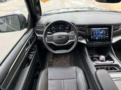 Used 2024 Jeep Wagoneer Series II AWD/4WD image 18